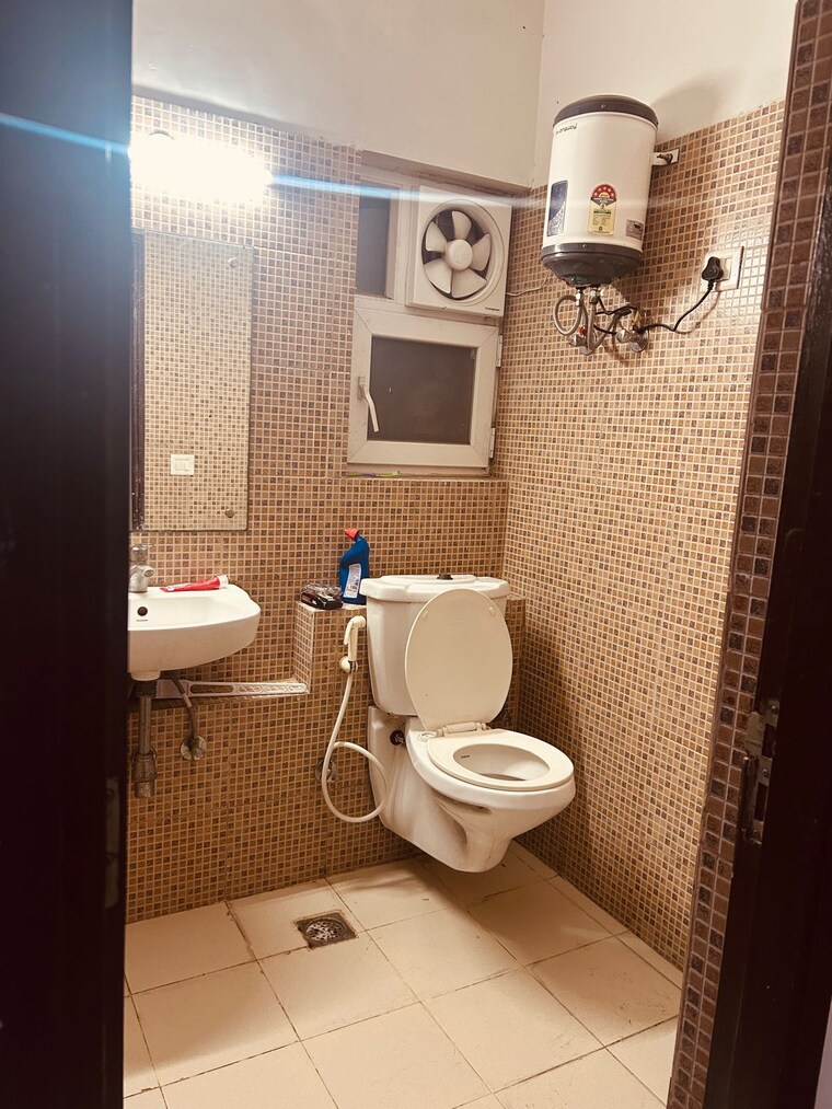 Bathroom, 3c-lotus-zing 2 Bedroom 855 Sq.Ft. Apartment In Sector 168 Noida 9368411