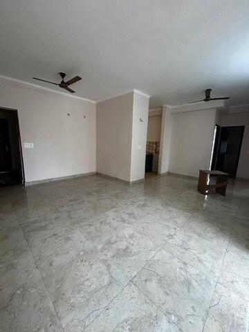 Room in 2 BHK Apartment at Gaur City 7th Avenue, Sector 4 Greater Noida – for Rent