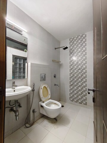 Bathroom in 4 BHK Villa at Sushant Lok 2, Sector 57 – for Rent