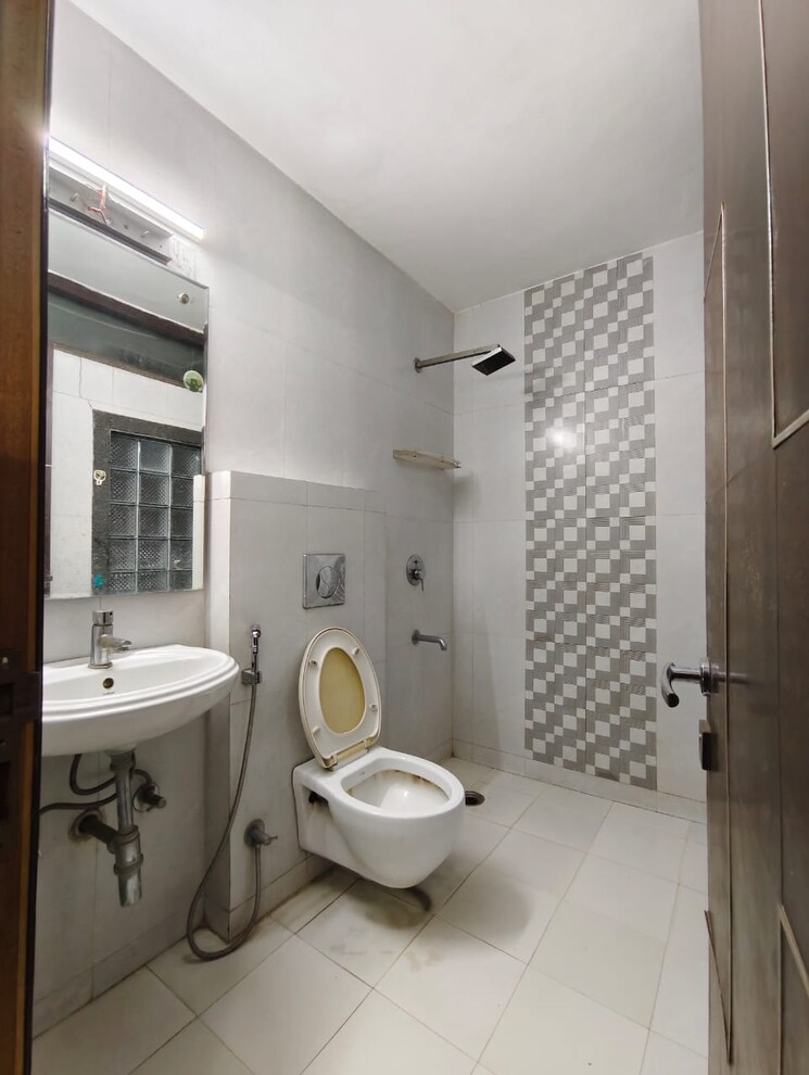 Bathroom, sushant-lok-2 4 Bedroom 3000 Sq.Ft. Villa In Sector 57 Gurgaon 9368423