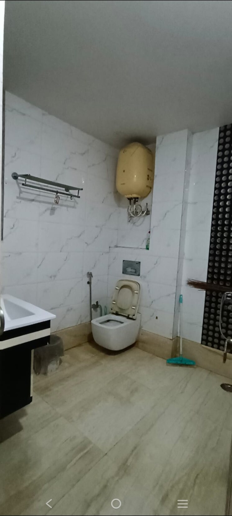 Bathroom, govindpuri 1.5 Bedroom 500 Sq.Ft. Builder Floor In Govindpuri Delhi 9368422