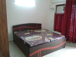 Bedroom in 2 BHK Builder Floor at Sector 40 – for Rent