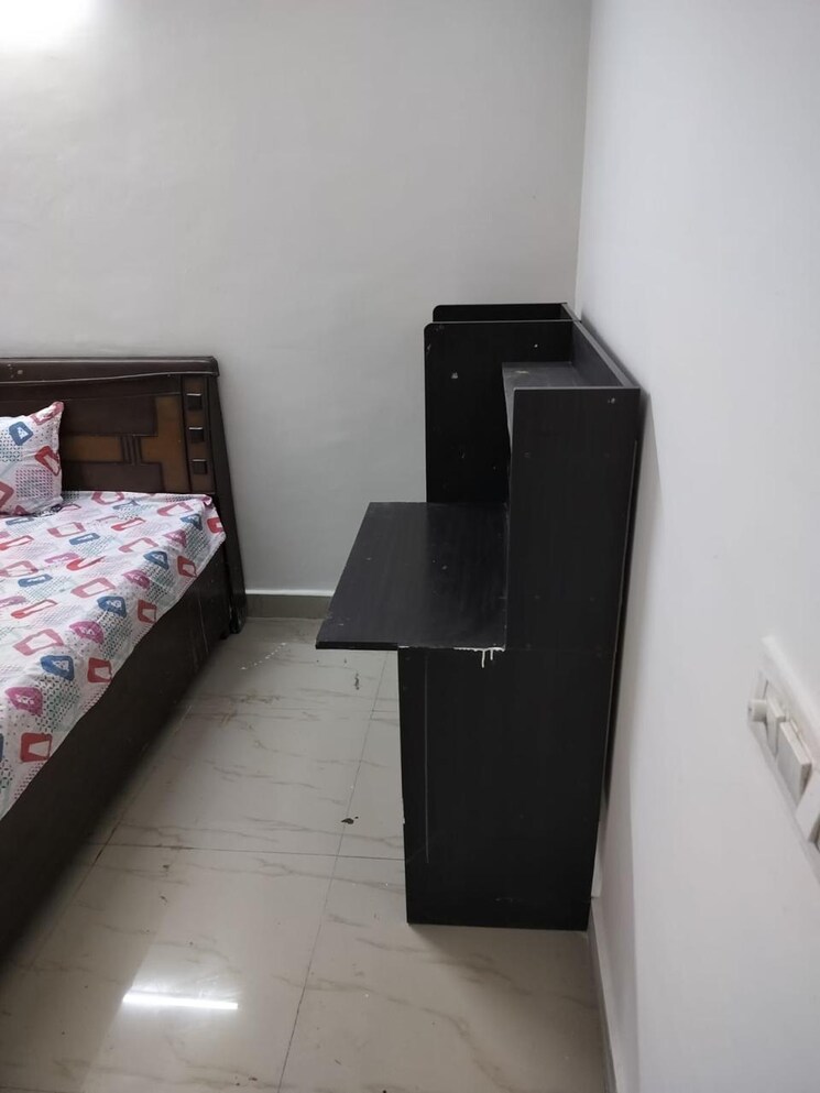 Bedroom, amrapali-princely-estate 2 Bedroom 875 Sq.Ft. Apartment In Sector 76 Noida 9368431