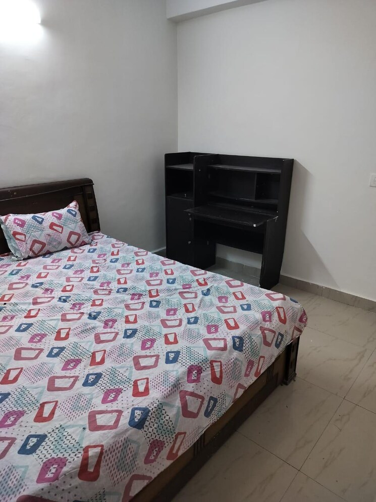 Bedroom, amrapali-princely-estate 2 Bedroom 875 Sq.Ft. Apartment In Sector 76 Noida 9368431