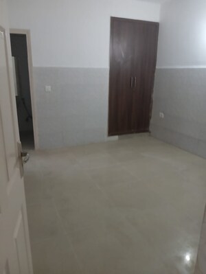 Room in 3 BHK Apartment at Amrapali Heartbeat City, Sector 107 – for Sale