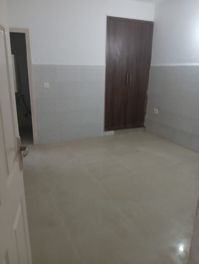 Room, amrapali-heartbeat-city 3 Bedroom 1350 Sq.Ft. Apartment In Sector 107 Noida 9368438