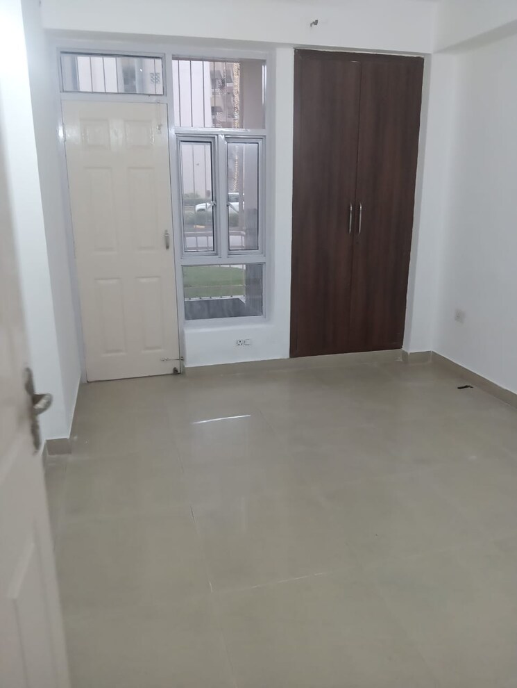 Room, amrapali-heartbeat-city 3 Bedroom 1350 Sq.Ft. Apartment In Sector 107 Noida 9368438