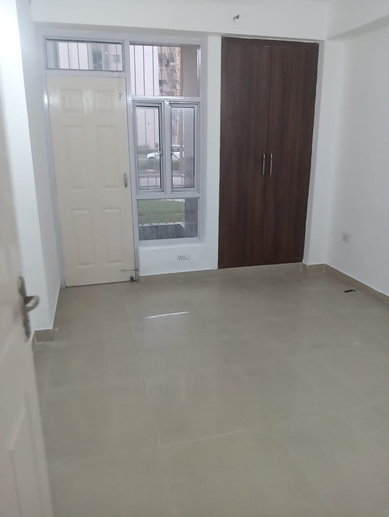 Room, amrapali-heartbeat-city 3 Bedroom 1350 Sq.Ft. Apartment In Sector 107 Noida 9368438