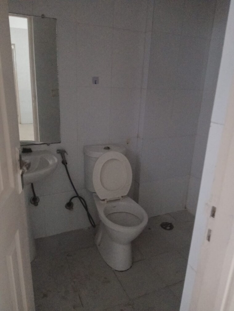 Bathroom, amrapali-heartbeat-city 3 Bedroom 1350 Sq.Ft. Apartment In Sector 107 Noida 9368438