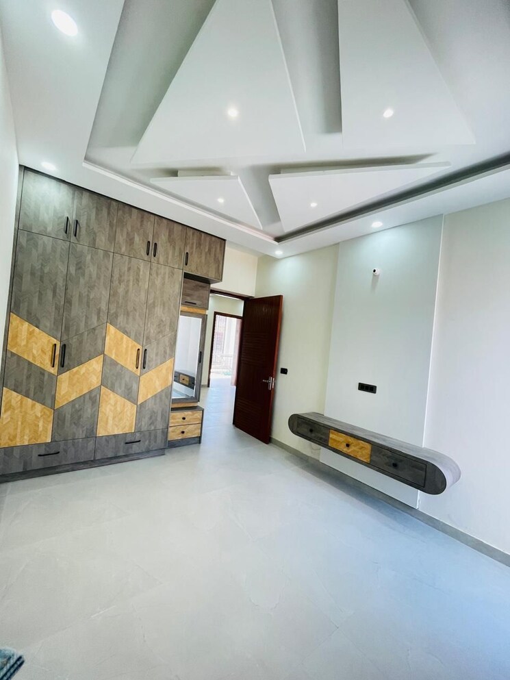 Room, sunny enclave 4 Bedroom 200 Sq.Yd. Independent House In Sunny Enclave Mohali 9368443