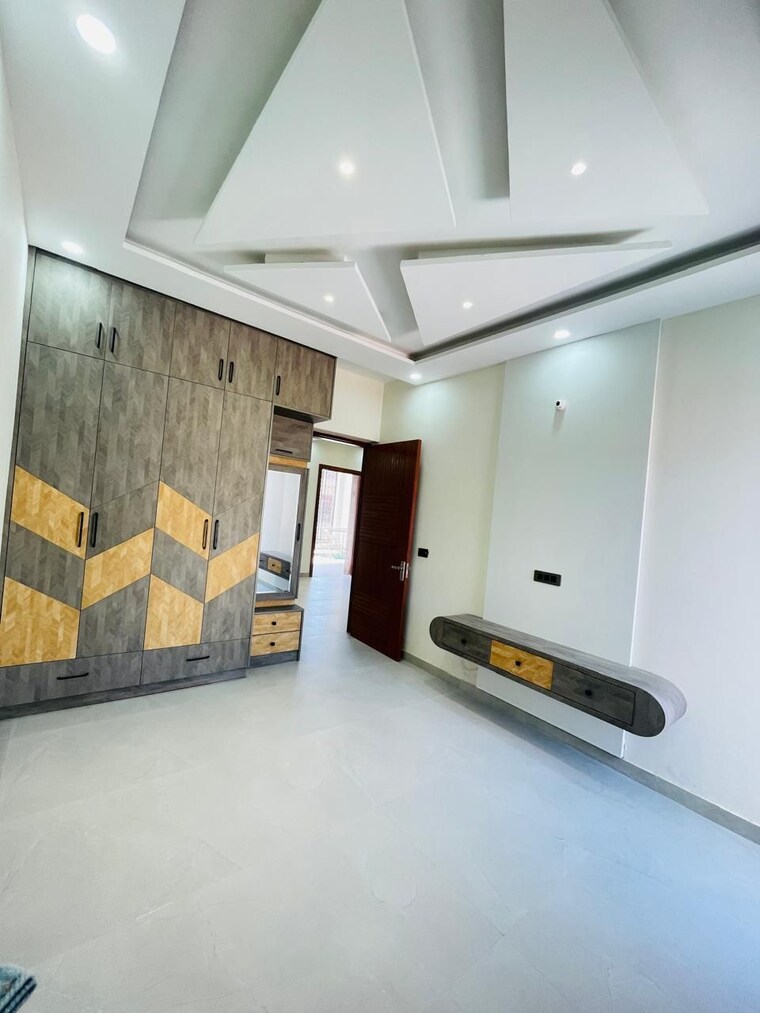 Room, sunny enclave 4 Bedroom 200 Sq.Yd. Independent House In Sunny Enclave Mohali 9368443