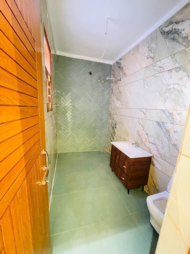 Attached Bathroom, sunny enclave 4 Bedroom 200 Sq.Yd. Independent House In Sunny Enclave Mohali 9368443
