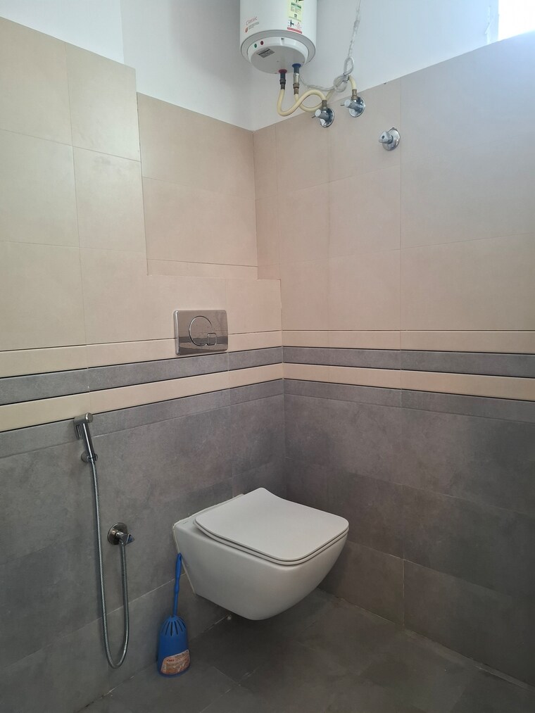 Bathroom, banjara hills 3 Bedroom 2000 Sq.Ft. Apartment In Banjara Hills Hyderabad 9368461