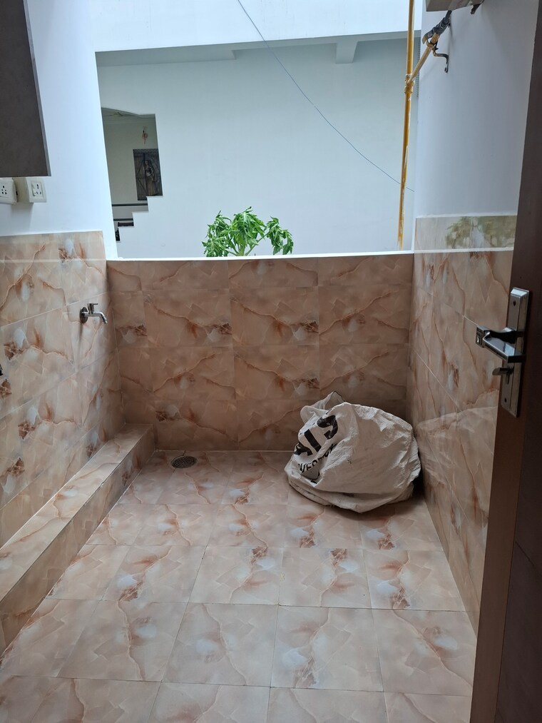 Bathroom, banjara hills 3 Bedroom 2000 Sq.Ft. Apartment In Banjara Hills Hyderabad 9368461
