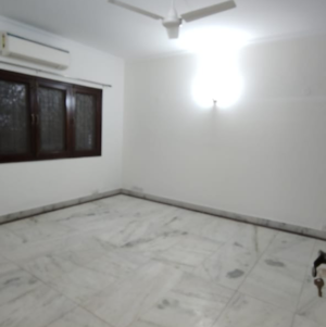 Room in 4 BHK Builder Floor at Vasant Vihar – for Rent