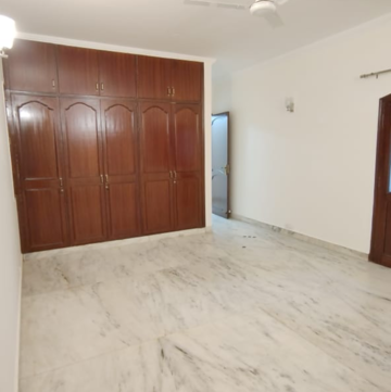 Room in 4 BHK Builder Floor at Vasant Vihar – for Rent