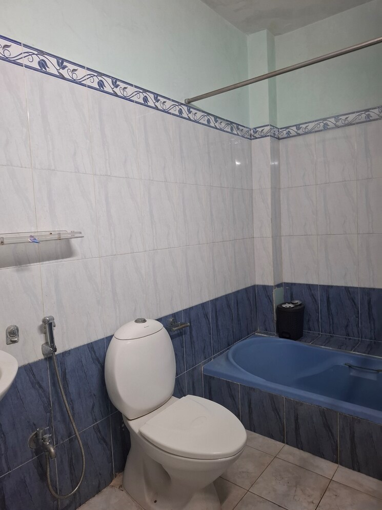 Bathroom, film nagar 3 Bedroom 2000 Sq.Ft. Apartment In Film Nagar Hyderabad 9368481