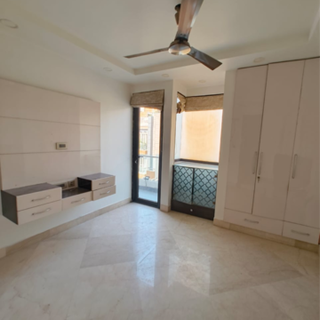 Room in 3.5 BHK Builder Floor at Boutique Residential Apartments R-62, Greater Kailash – for Sale