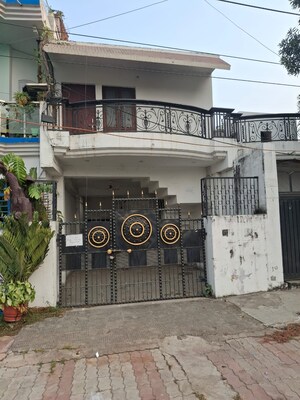  Office Space For Rent in Aliganj Plaza, Aliganj