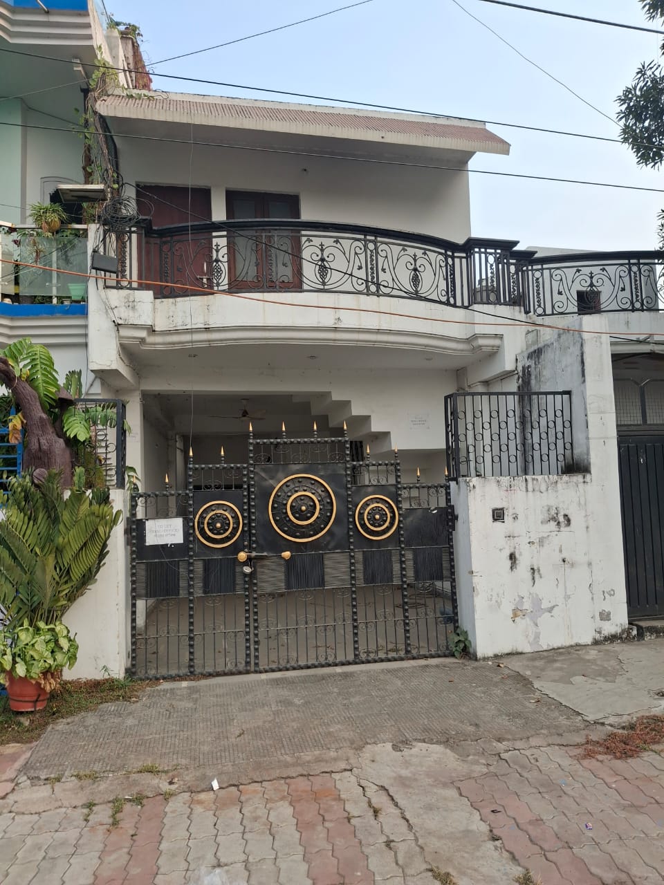 Office Space For Rent in Aliganj Plaza