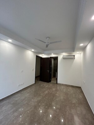 Room in 3 BHK Builder Floor at Greater Kailash I – for Rent