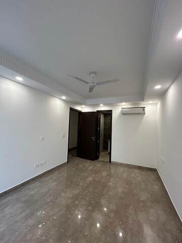 Room in 3 BHK Builder Floor at Greater Kailash I – for Rent