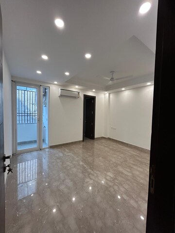 Room in 3 BHK Builder Floor at Greater Kailash I – for Rent