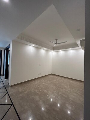 Room in 3 BHK Builder Floor at Greater Kailash I – for Rent