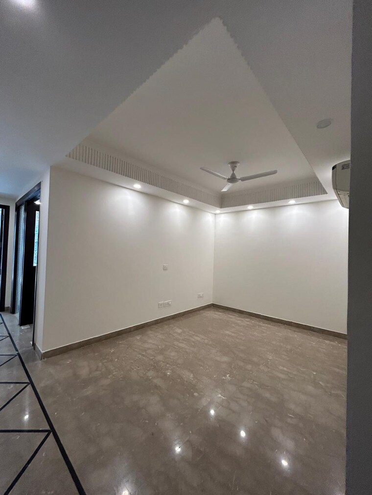 Room, greater kailash i 3 Bedroom 270 Sq.Yd. Builder Floor In Greater Kailash I Delhi 9368536
