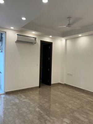 Room in 3 BHK Builder Floor at Greater Kailash I – for Rent