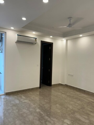 Room in 3 BHK Builder Floor at Greater Kailash I – for Rent