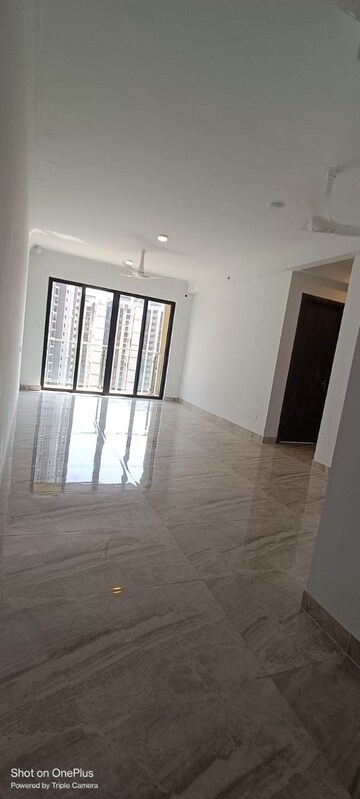 Room in 3 BHK Apartment at Risland The Icon, Dhokali – for Rent