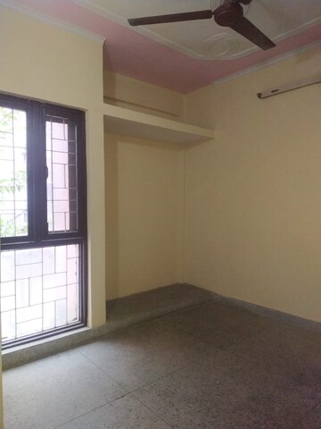Room in 1 BHK Apartment at Jasola Vihar – for Sale
