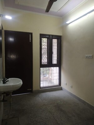 Room in 1 BHK Apartment at Jasola Vihar – for Sale