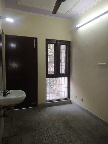 Room in 1 BHK Apartment at Jasola Vihar – for Sale