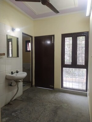 Room in 1 BHK Apartment at Jasola Vihar – for Sale