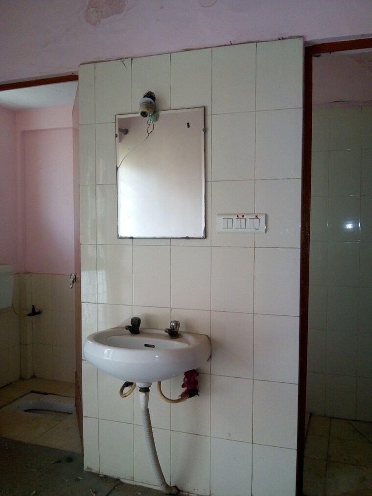 Bathroom, jasola vihar 1 Bedroom 516 Sq.Ft. Apartment In Jasola Vihar Delhi 9368563