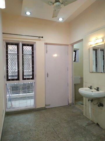 Room in 1 BHK Apartment at Jasola Vihar – for Sale