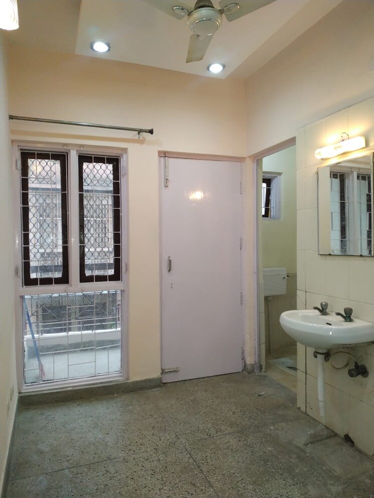Room, jasola vihar 1 Bedroom 516 Sq.Ft. Apartment In Jasola Vihar Delhi 9368565