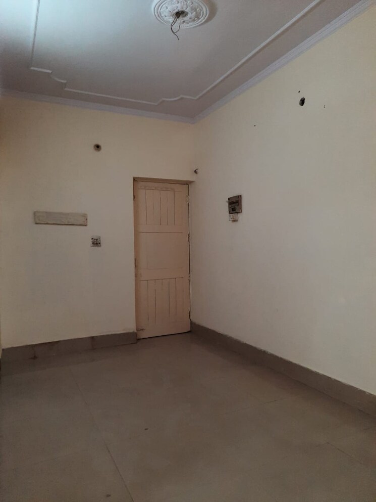 Room, jasola vihar 2 Bedroom 660 Sq.Ft. Apartment In Jasola Vihar Delhi 9368569