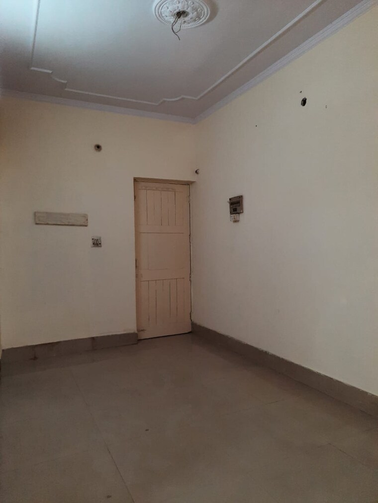 Room, jasola vihar 2 Bedroom 660 Sq.Ft. Apartment In Jasola Vihar Delhi 9368569
