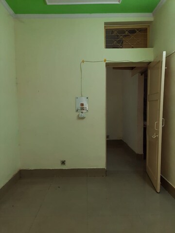 Room in 2 BHK Apartment at Jasola Vihar – for Sale