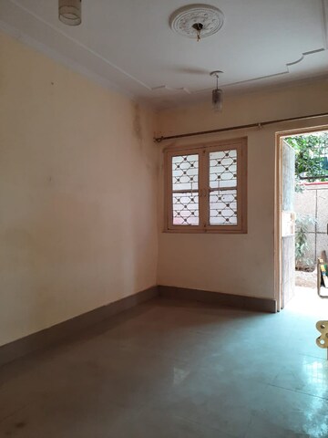 Room in 2 BHK Apartment at Jasola Vihar – for Sale