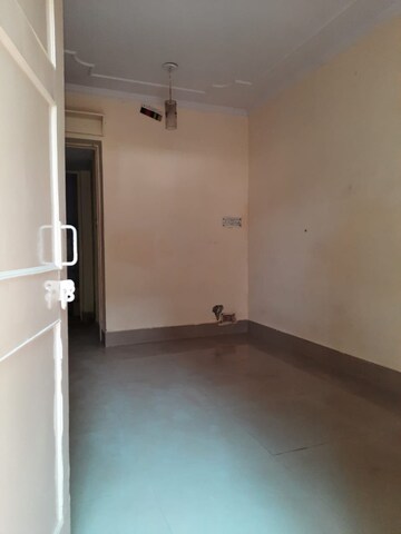 Room in 2 BHK Apartment at Jasola Vihar – for Sale