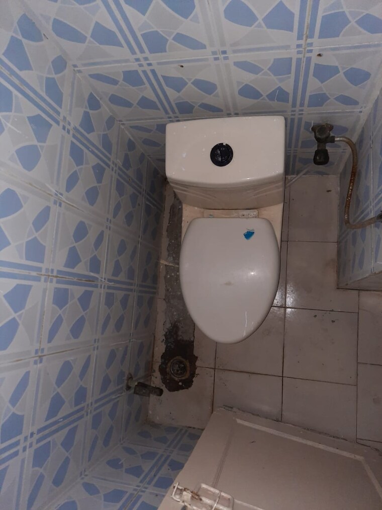 Bathroom, jasola vihar 2 Bedroom 660 Sq.Ft. Apartment In Jasola Vihar Delhi 9368569