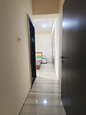 Room in 3 BHK Apartment at Larkins Pride Palms, Kolshet Road – for Rent