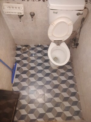 Bathroom in 1 BHK Apartment at Sarita Vihar Pocket-C RWA, Sarita Vihar – for Rent