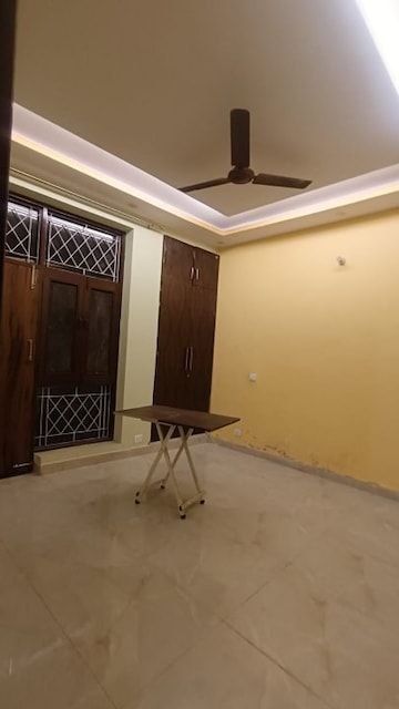 Room in 2.5 BHK Builder Floor at Sector 55 – for Rent