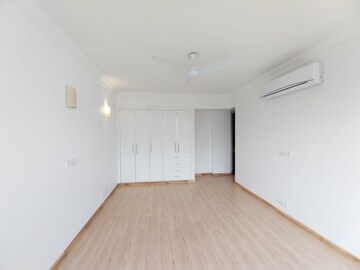 Room in 4 BHK Builder Floor at Greater Kailash I – for Rent