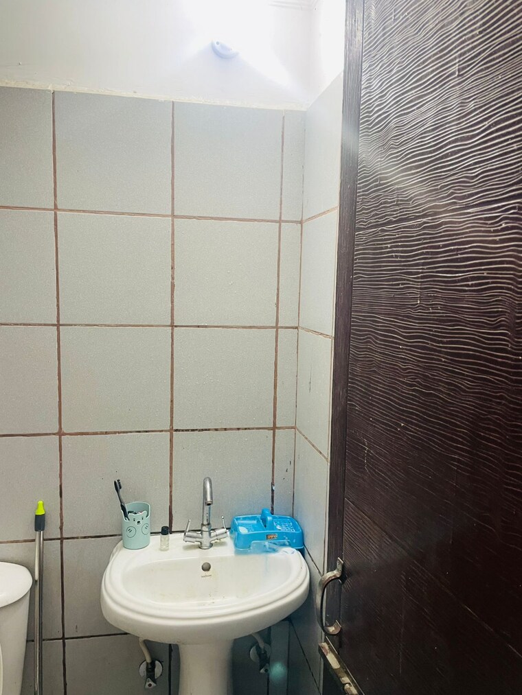 Bathroom, maya-garden-city 1 RK 400 Sq.Ft. Apartment In Lohgarh Zirakpur 9368580